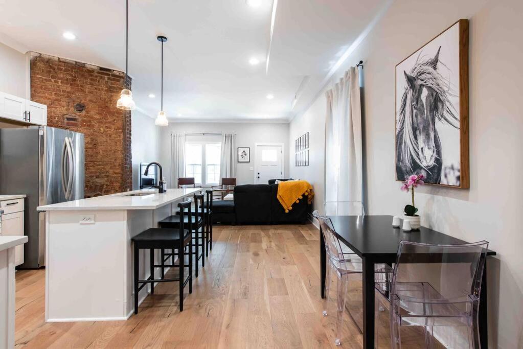 Newly Renovated 3 Bedroom Shelby Park Home **Free Parking** ลุยส์วิลล์ ภายนอก รูปภาพ