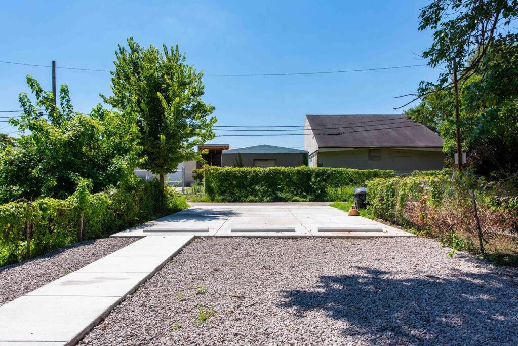 Newly Renovated 3 Bedroom Shelby Park Home **Free Parking** ลุยส์วิลล์ ภายนอก รูปภาพ