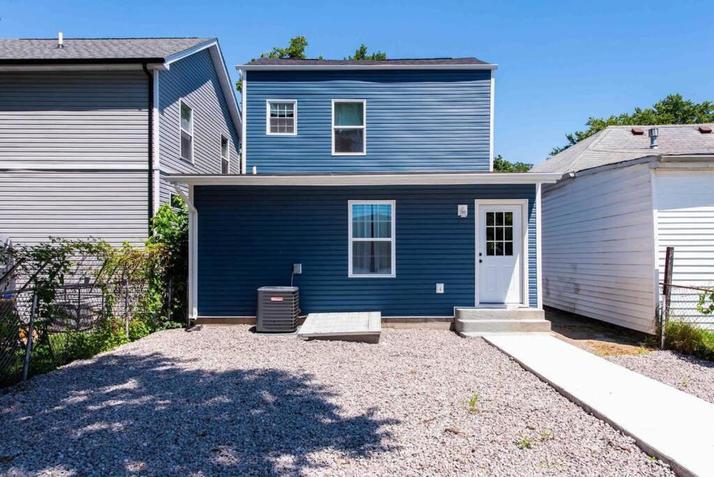 Newly Renovated 3 Bedroom Shelby Park Home **Free Parking** ลุยส์วิลล์ ภายนอก รูปภาพ
