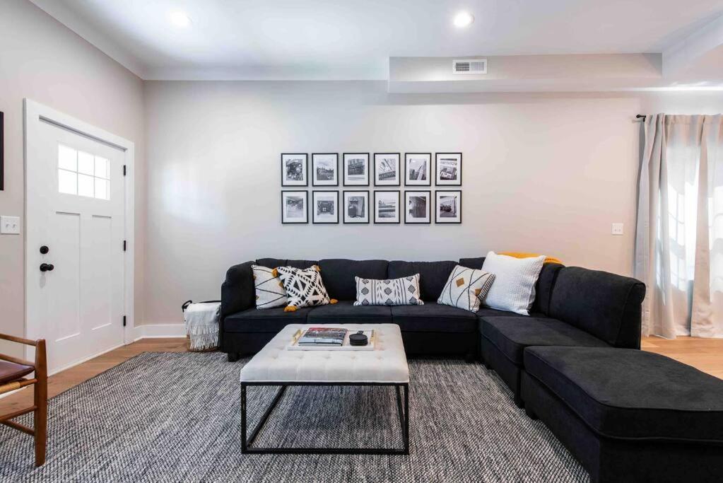 Newly Renovated 3 Bedroom Shelby Park Home **Free Parking** ลุยส์วิลล์ ภายนอก รูปภาพ