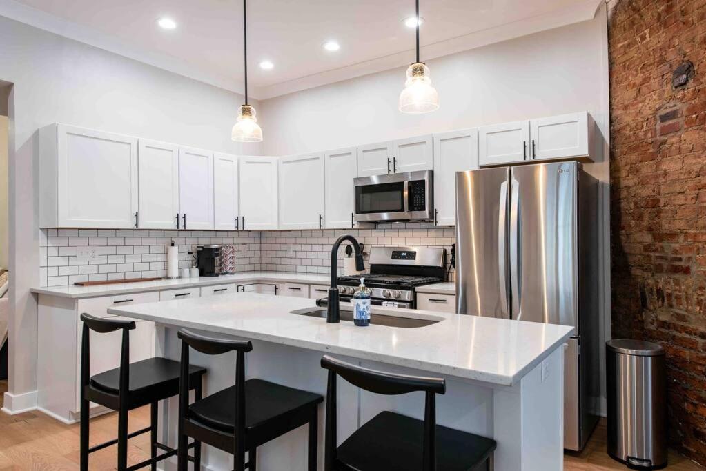 Newly Renovated 3 Bedroom Shelby Park Home **Free Parking** ลุยส์วิลล์ ภายนอก รูปภาพ
