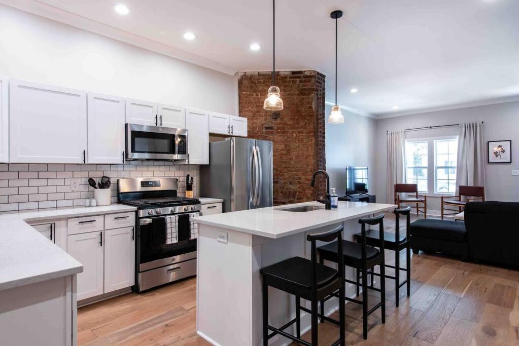 Newly Renovated 3 Bedroom Shelby Park Home **Free Parking** ลุยส์วิลล์ ภายนอก รูปภาพ