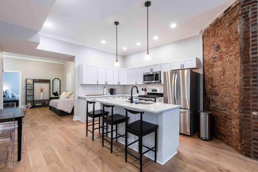 Newly Renovated 3 Bedroom Shelby Park Home **Free Parking** ลุยส์วิลล์ ภายนอก รูปภาพ